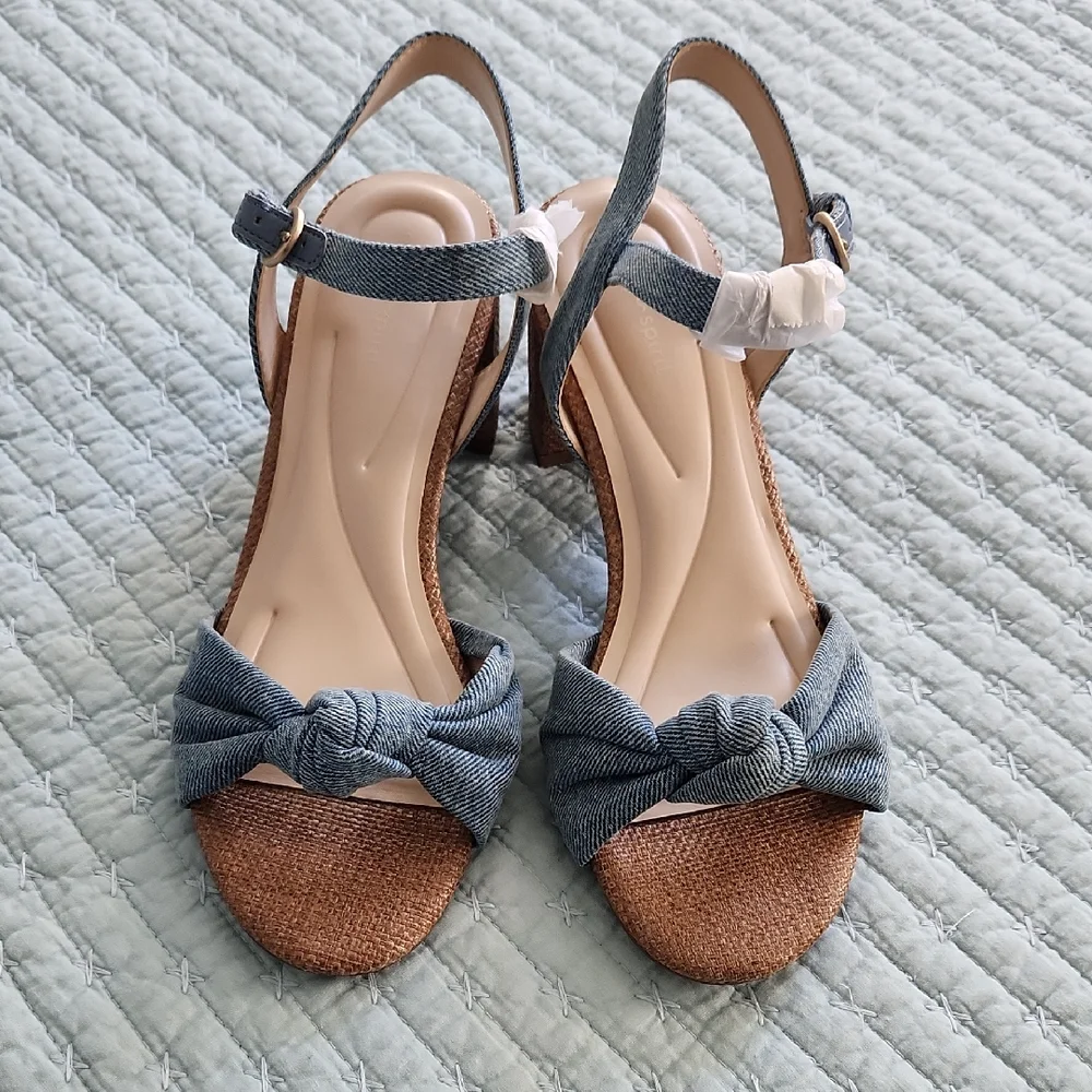 NEW Easy Spirit Denim Sandals 8.5 - Picture 1 of 8